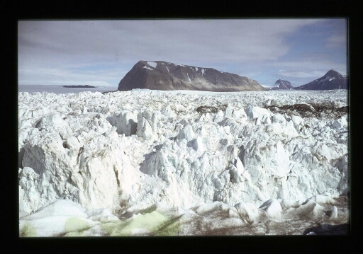 Sur le glacier du Roi - mission CNRS 1963 - vue 8