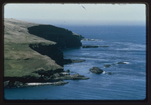 Vue aérienne de falaises côtière de l'île